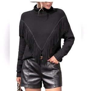 🇪🇸🐠Chelsea & Theodore Black Fringed sweater long  Sleeves Small boho